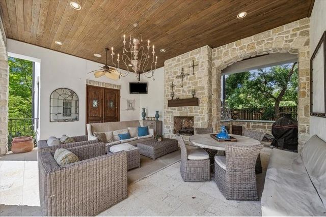 6015 Glencove Street, Houston, TX 77007