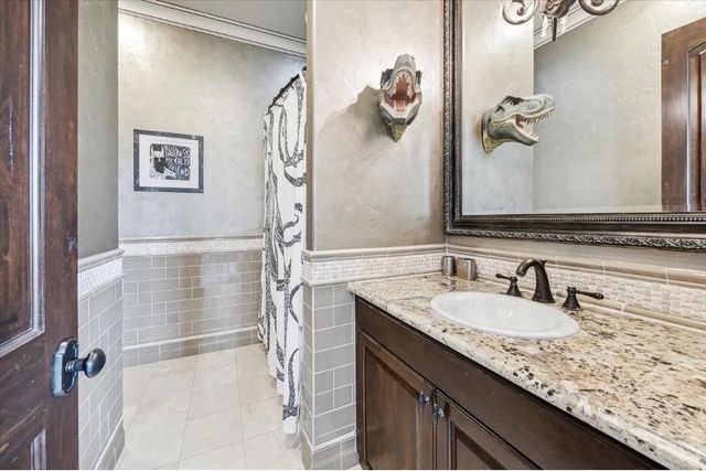 6015 Glencove Street, Houston, TX 77007