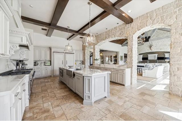 6015 Glencove Street, Houston, TX 77007