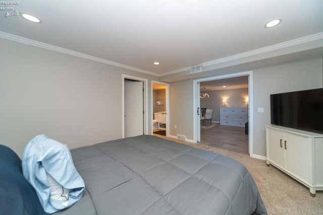 49 Marina Point Drive, Sandusky, OH 44870