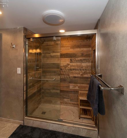 49 Marina Point Drive, Sandusky, OH 44870