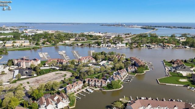 49 Marina Point Drive, Sandusky, OH 44870