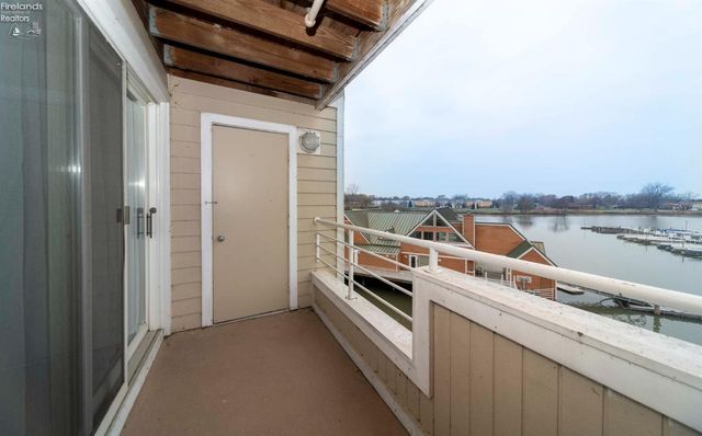 49 Marina Point Drive, Sandusky, OH 44870