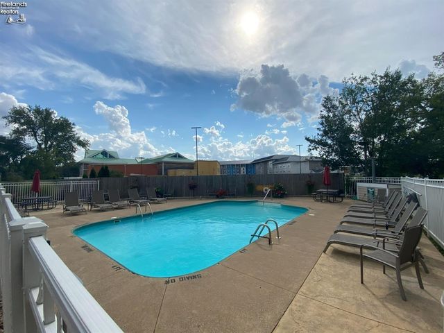 49 Marina Point Drive, Sandusky, OH 44870