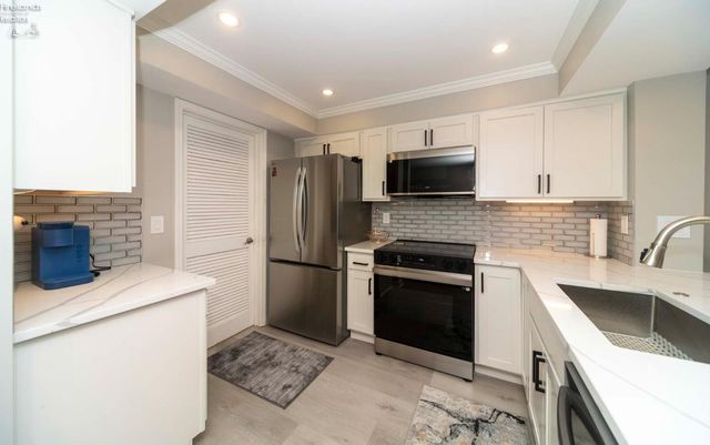 49 Marina Point Drive, Sandusky, OH 44870