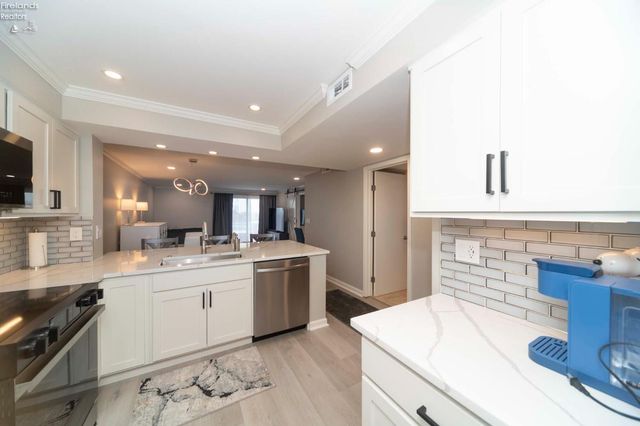 49 Marina Point Drive, Sandusky, OH 44870