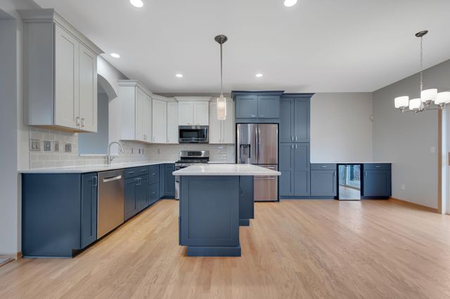 15548 Dynasty Way 103, Apple Valley, MN 55124