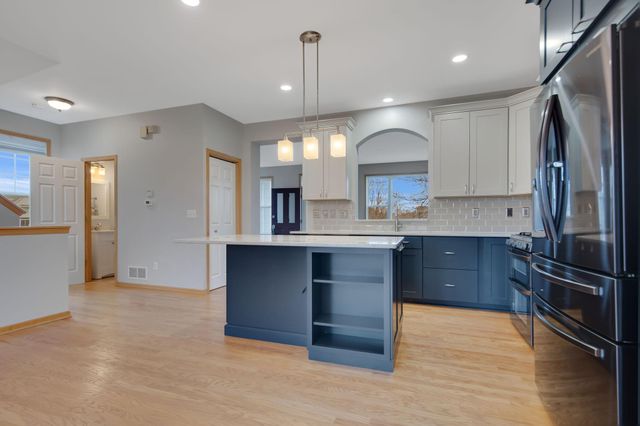 15548 Dynasty Way 103, Apple Valley, MN 55124