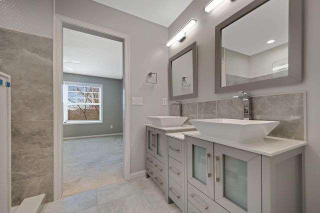 15548 Dynasty Way 103, Apple Valley, MN 55124