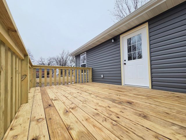 705 E Washington Street, Marshfield, MO 65706