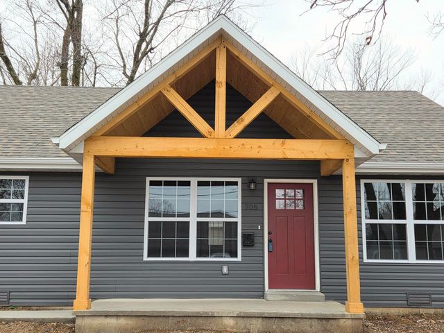 705 E Washington Street, Marshfield, MO 65706