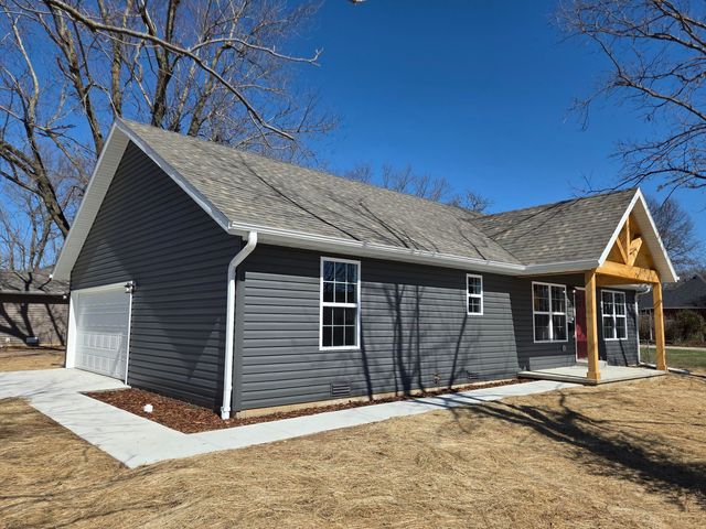 705 E Washington Street, Marshfield, MO 65706