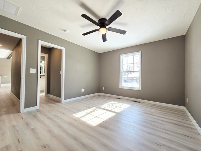 705 E Washington Street, Marshfield, MO 65706