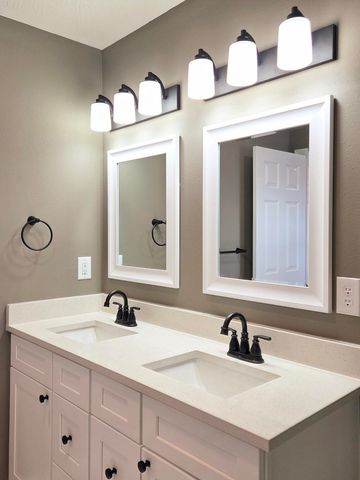 705 E Washington Street, Marshfield, MO 65706