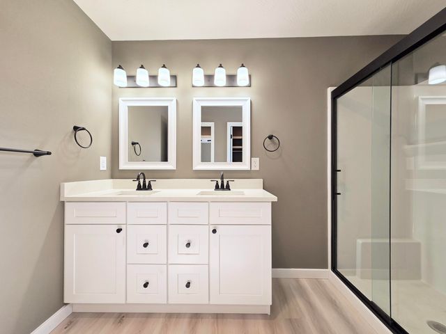 705 E Washington Street, Marshfield, MO 65706