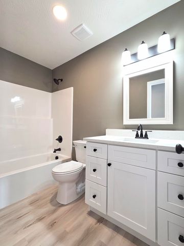 705 E Washington Street, Marshfield, MO 65706