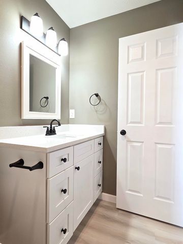 705 E Washington Street, Marshfield, MO 65706