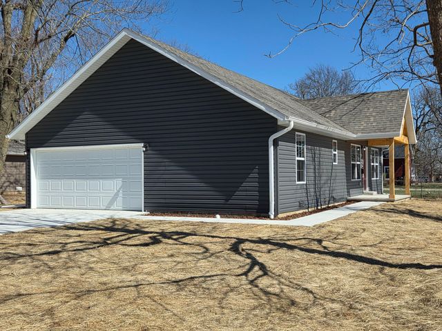 705 E Washington Street, Marshfield, MO 65706