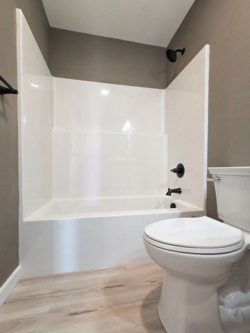 705 E Washington Street, Marshfield, MO 65706