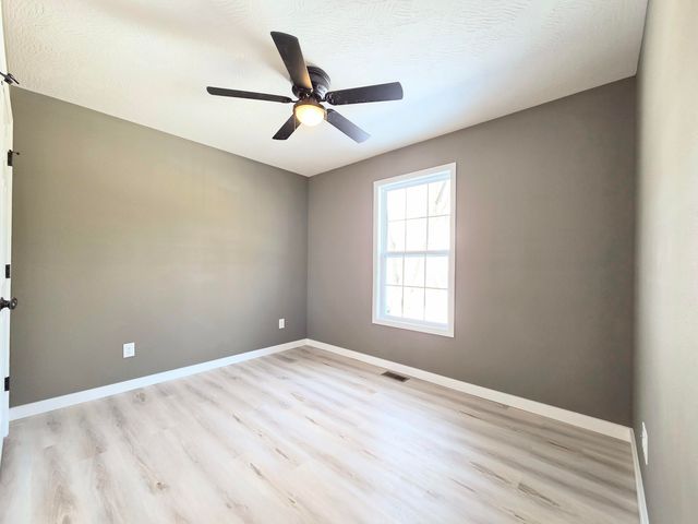 705 E Washington Street, Marshfield, MO 65706