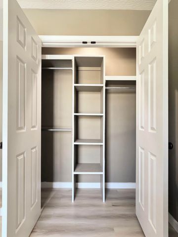 705 E Washington Street, Marshfield, MO 65706