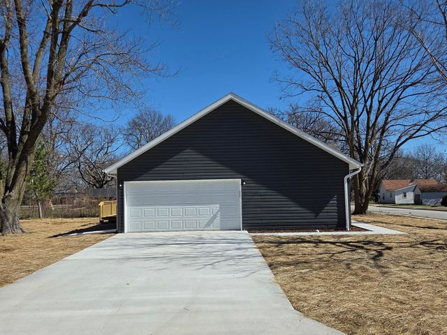 705 E Washington Street, Marshfield, MO 65706