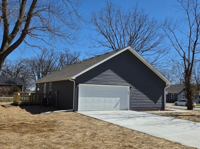 705 E Washington Street, Marshfield, MO 65706