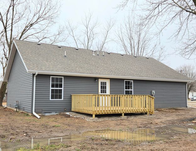 705 E Washington Street, Marshfield, MO 65706