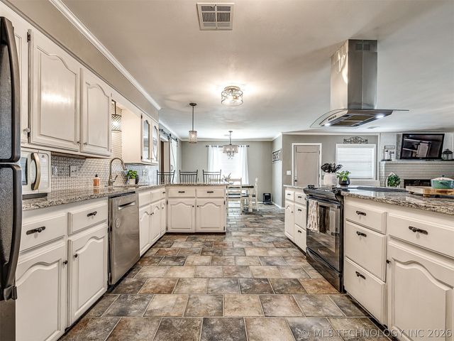 238 Meadowlark Place, Bartlesville, OK 74006