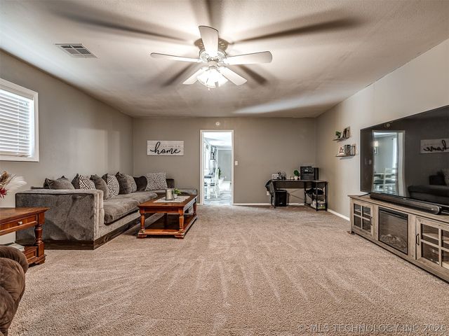 238 Meadowlark Place, Bartlesville, OK 74006