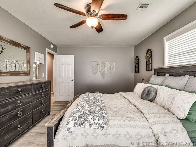 238 Meadowlark Place, Bartlesville, OK 74006