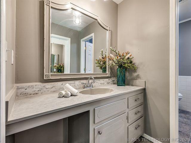 238 Meadowlark Place, Bartlesville, OK 74006