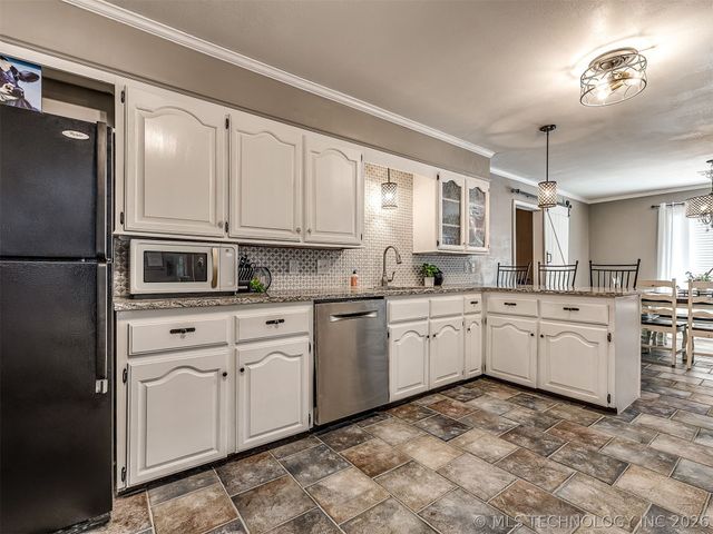 238 Meadowlark Place, Bartlesville, OK 74006