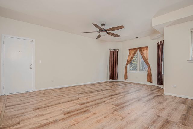 7037 S Crandon Avenue 219, Chicago, IL 60649