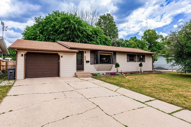 606 Birch Lane, Moorhead, MN 56560