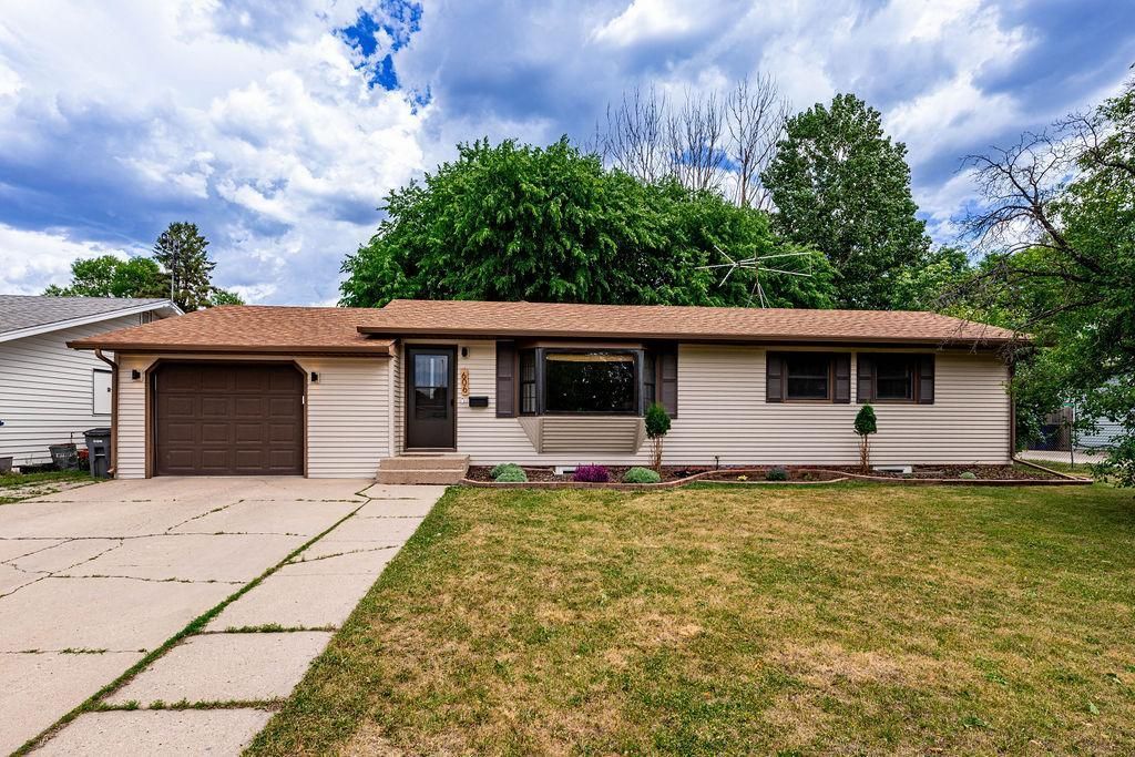 606 Birch Lane, Moorhead, MN 56560