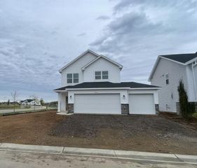 3915 Helena Avenue N, Oakdale, MN 55128