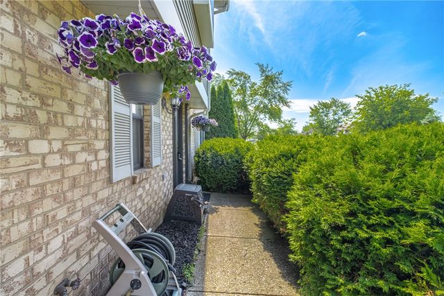 6587 Charlesgate Road, Huber Heights, OH 45424