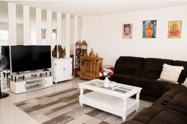 321 Burgundy G, Delray Beach, FL 33484