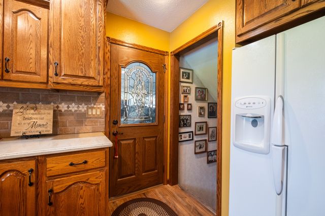 1303 S 6th Avenue E, Newton, IA 50208