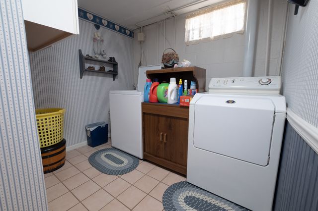 1303 S 6th Avenue E, Newton, IA 50208