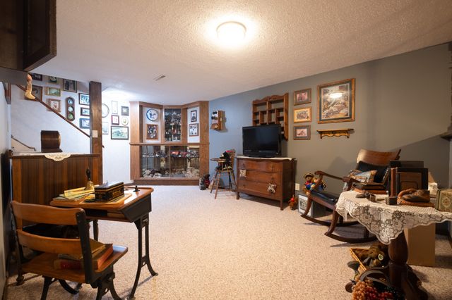 1303 S 6th Avenue E, Newton, IA 50208