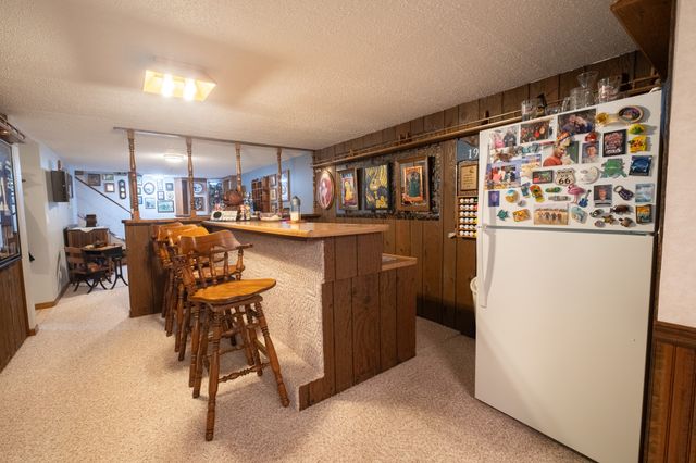 1303 S 6th Avenue E, Newton, IA 50208