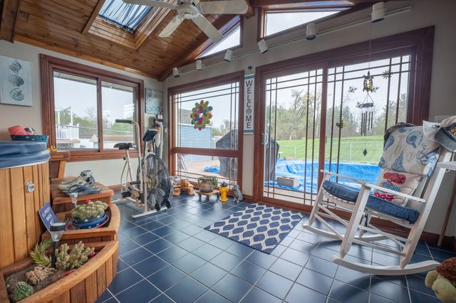 1303 S 6th Avenue E, Newton, IA 50208