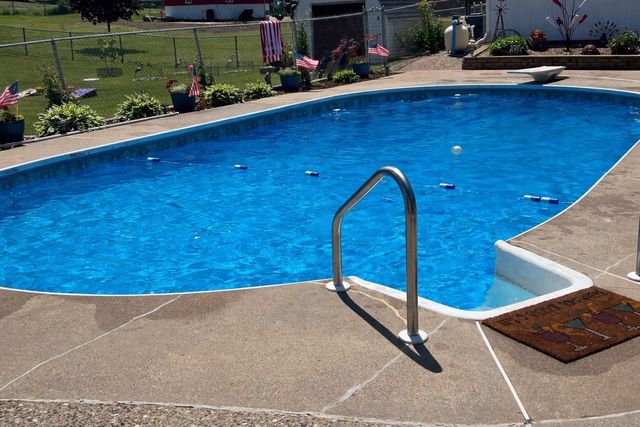 1303 S 6th Avenue E, Newton, IA 50208