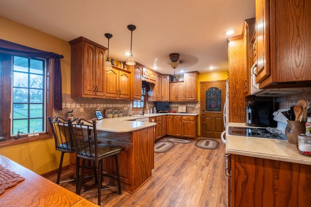1303 S 6th Avenue E, Newton, IA 50208