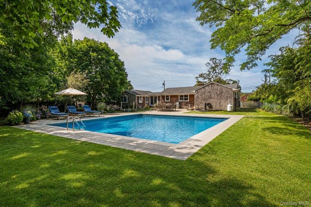 27 West Side Avenue, East Quogue, NY 11942