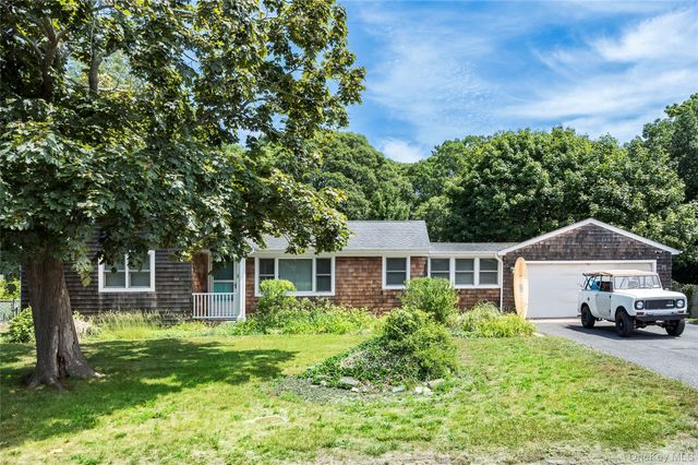 27 West Side Avenue, East Quogue, NY 11942
