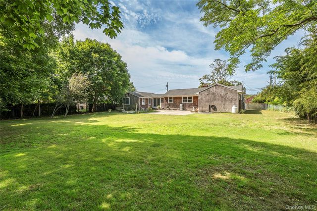 27 West Side Avenue, East Quogue, NY 11942