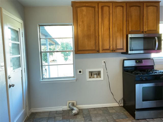 1401 W Ball Street, Weatherford, TX 76086